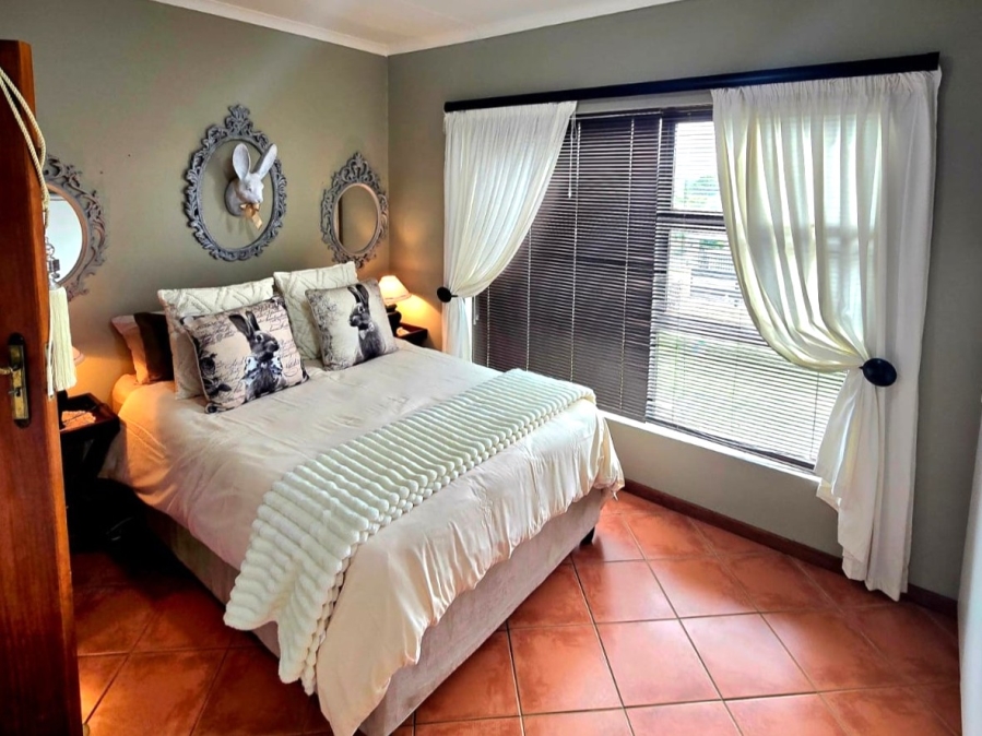 4 Bedroom Property for Sale in Paradise Beach Eastern Cape